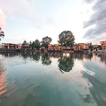 Resort Waterside