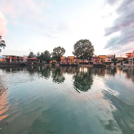 Resort Waterside