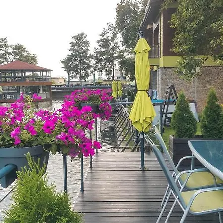 Waterside 3*
