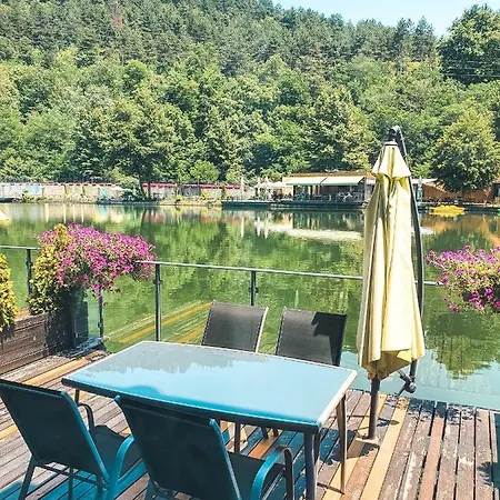 Resort Waterside 3*