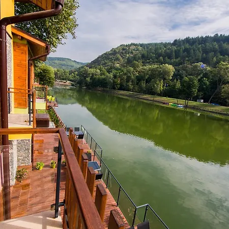 Waterside 3*